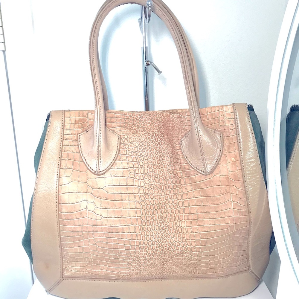 Pour La Victoire Large Satchel